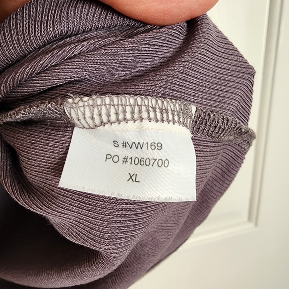 Vuori Women's Pose Fitted Tee - Picture 3 of 5